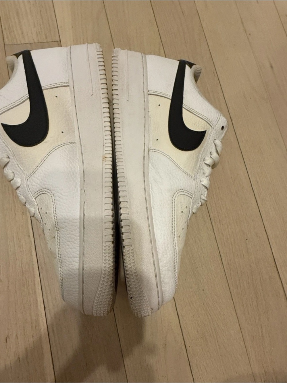 Nike Men’s White Sneakers with Black Swoosh Size 11